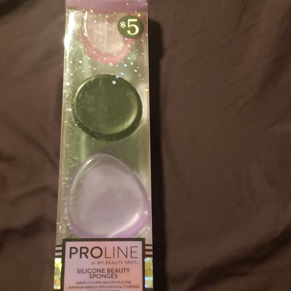 Silicone beauty sponges